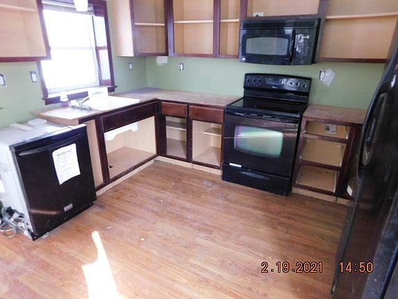 2nd image of 425 Meeker St