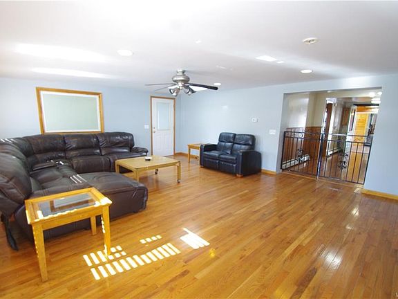 4th image of 589 Kennedy Ave