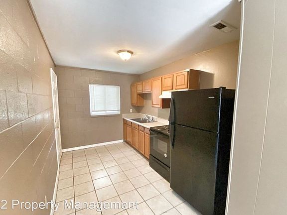 4th image of 2150 Saxon St #B