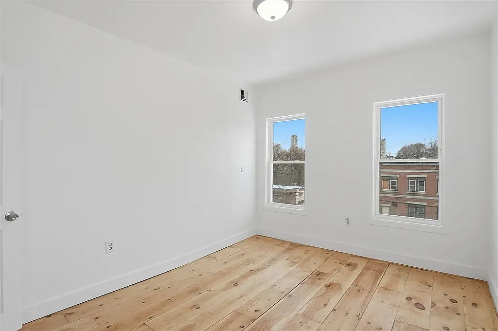 3 bed, 1050 sqft, $2,250 — Photo 2