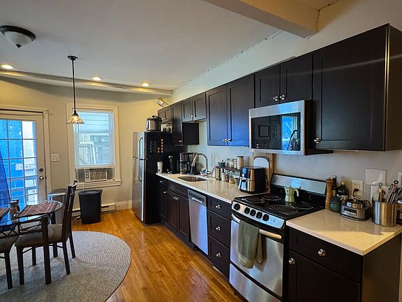 3rd image of 18 Hyde Park Ave APT 3