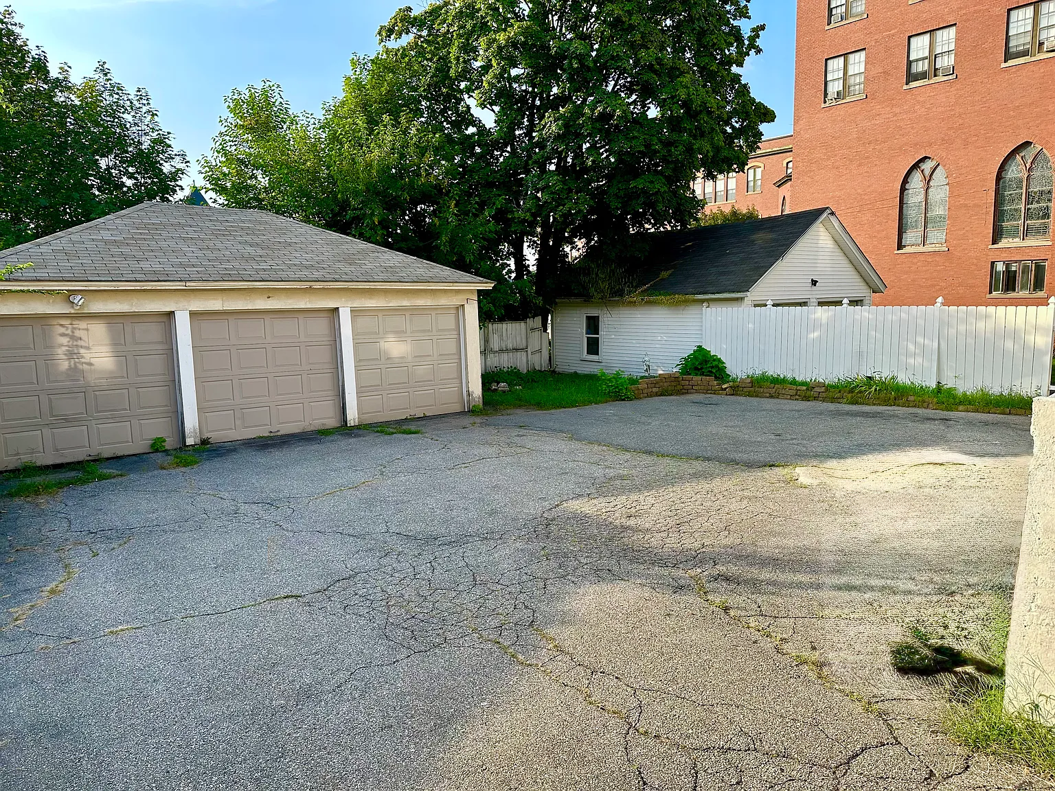 2 bed, 1000 sqft, $1,800 — Photo 2