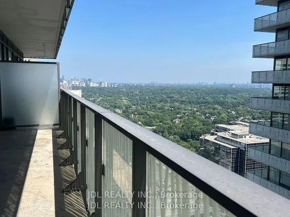 42 Charles St E #3609, Toronto, ON M4Y 0B7
