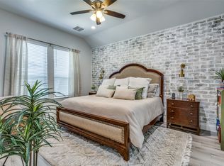 329 Bronco Dr, Pilot Point, TX 76258