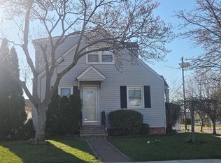 12 Linden St, Carteret, NJ