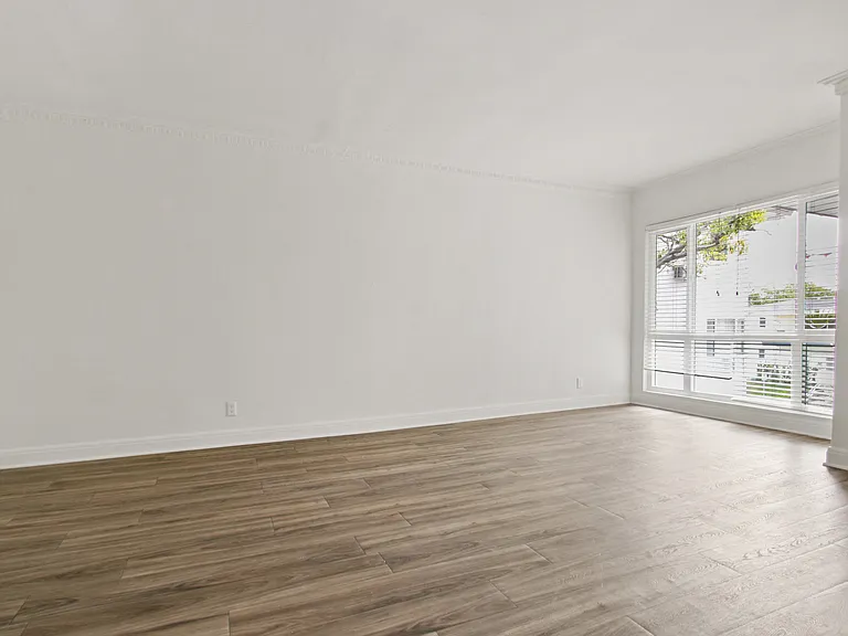 Levering Apartments — Photo 32