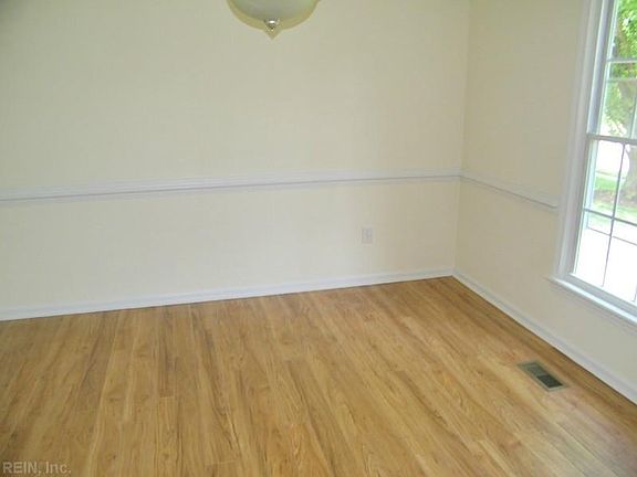 3rd image of 420 Currituck Dr