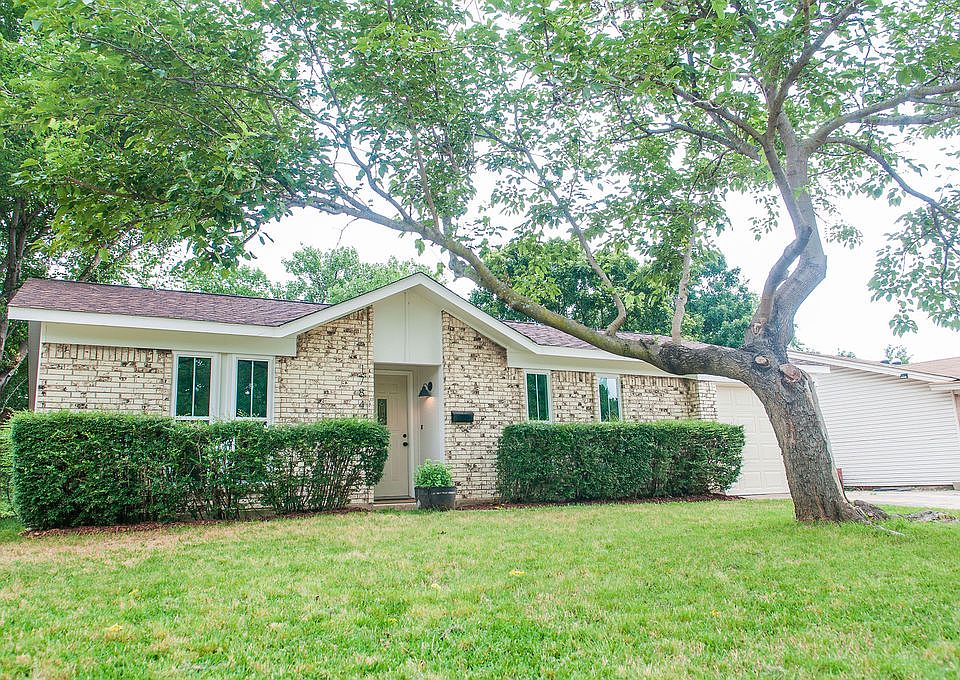 Front of house and yard.