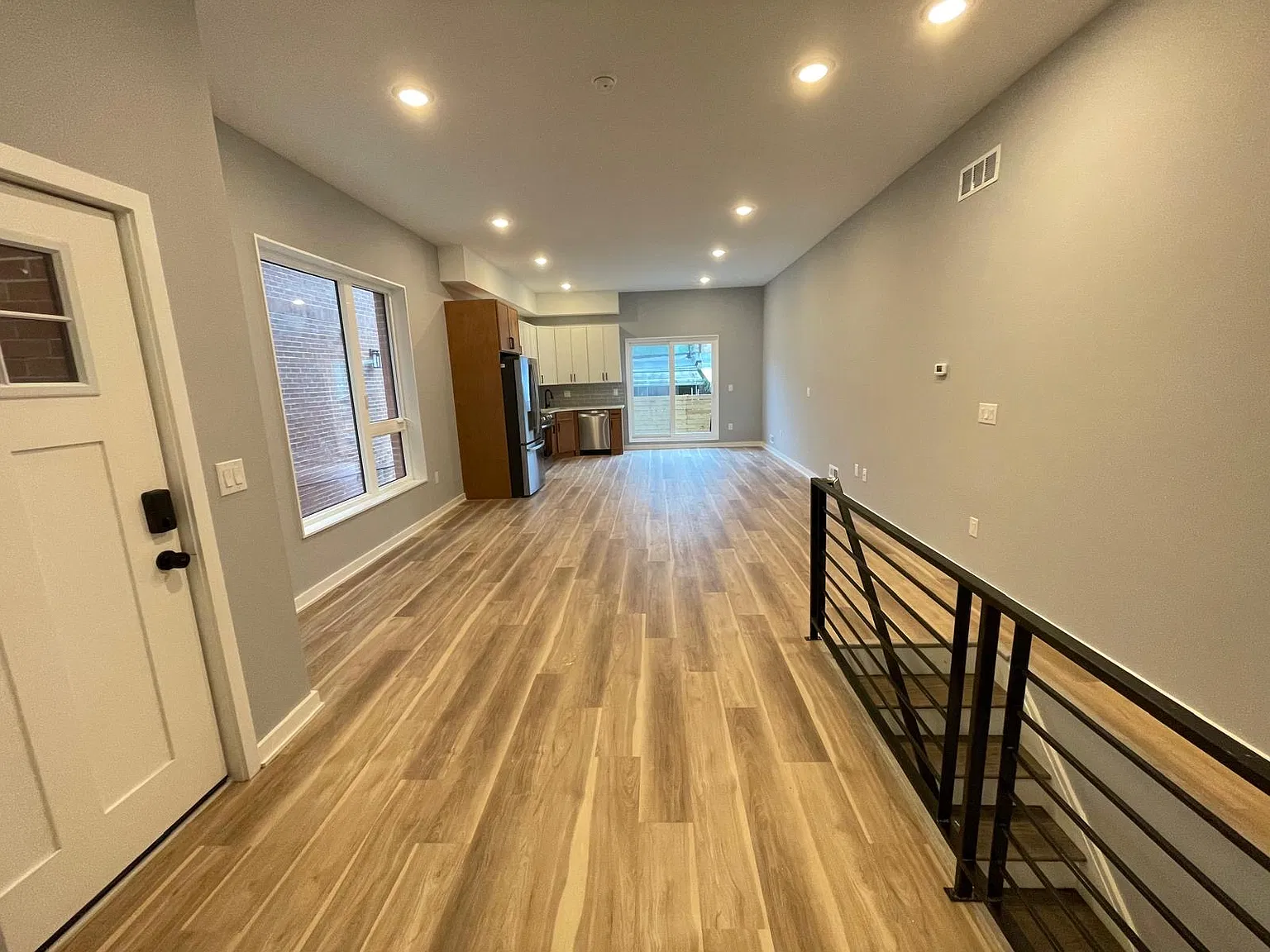 3 bed, $1,895 — Photo 4