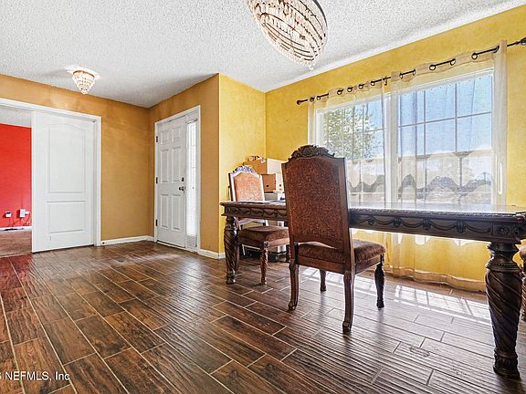3rd image of 6525 SILK LEAF Lane