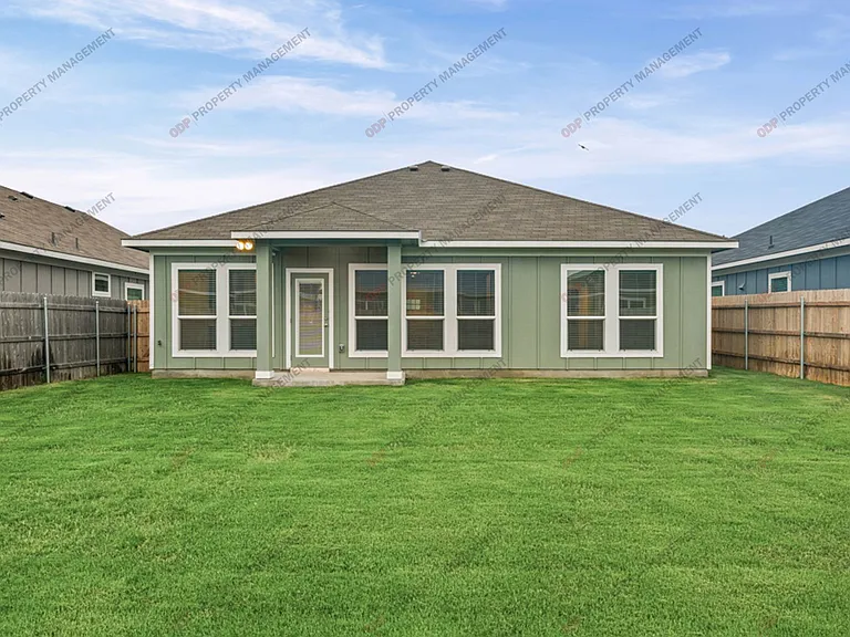 2717 Fox River Dr — Photo 22