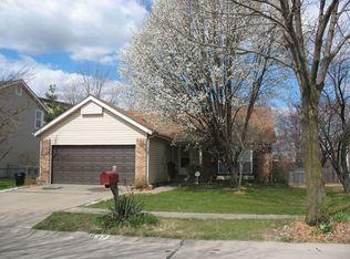 537 Rancho Ln, Florissant, MO 63031