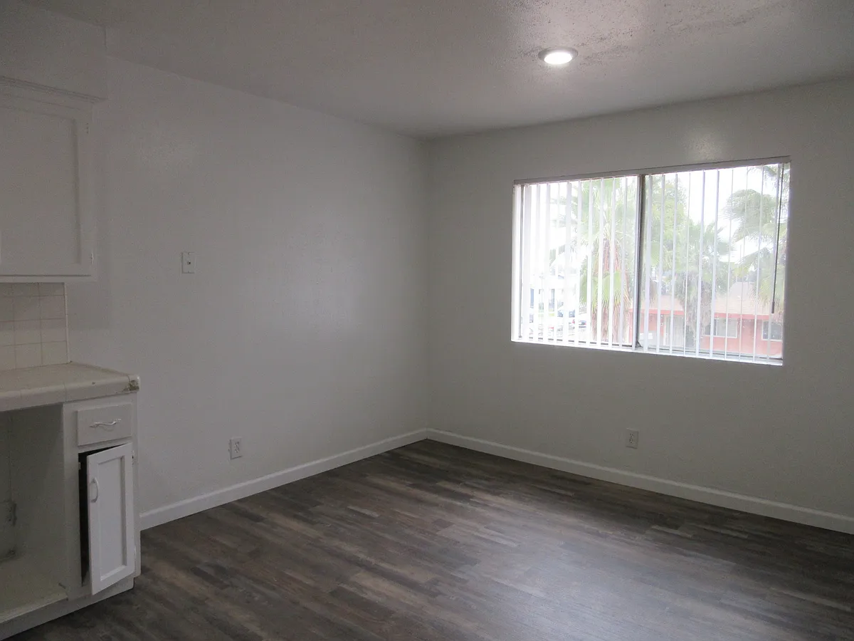 Building Photo - 2142 W Princeton Ave #E