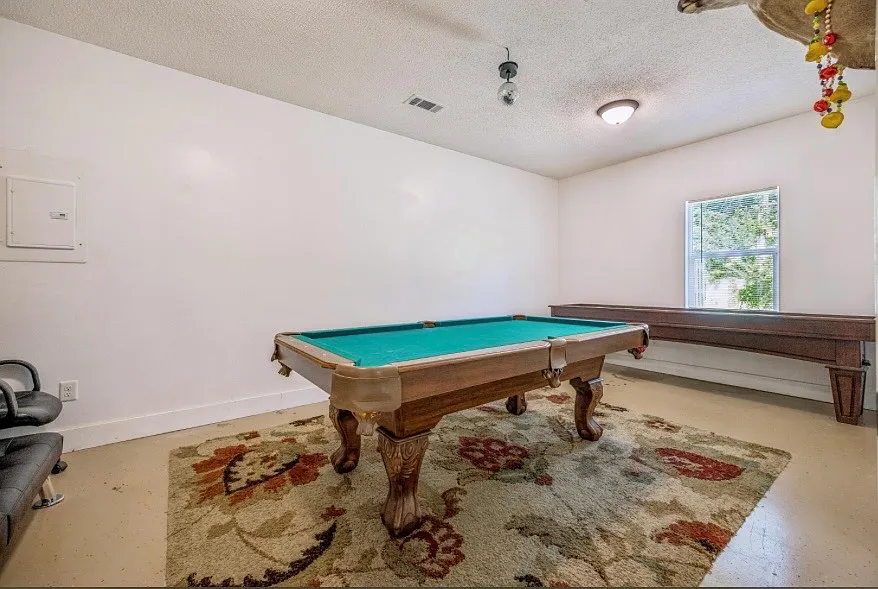 5 bed, 1946 sqft, $2,300 — Photo 3