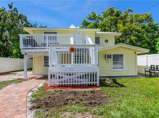 203 9th St W, Palmetto, FL 34221