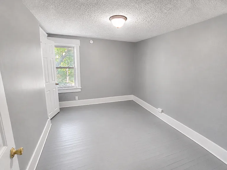 1400 Pondview Ave — Photo 8