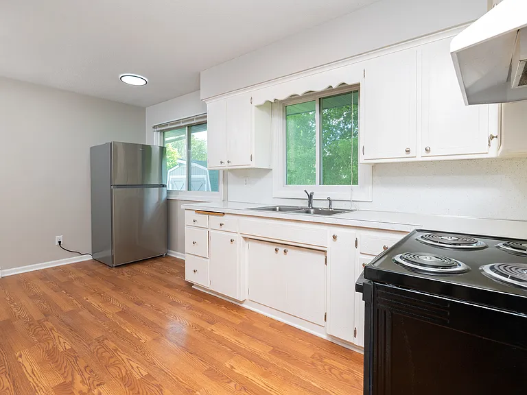 5596 Main Ave NE — Photo 9