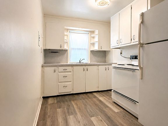 2nd image of 217 W Maple St