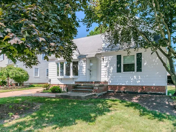 5843 Circle Dr, Mayfield Heights, OH 44124