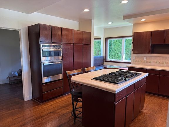 Kitchen with eating nook, storage with pull-outs