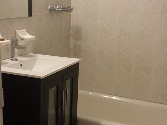 5th image of 1023 Clarence Ave
