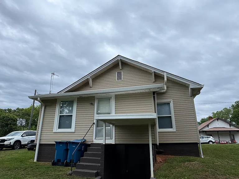 32 Pearl St — Photo 2