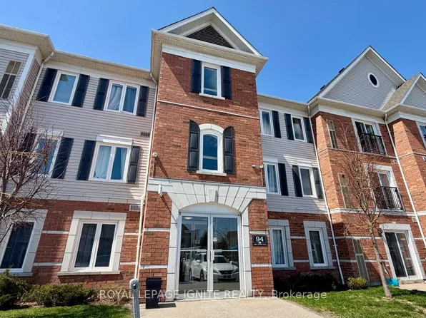 94 Aspen Springs Dr #209, Clarington, ON L1C 5N4