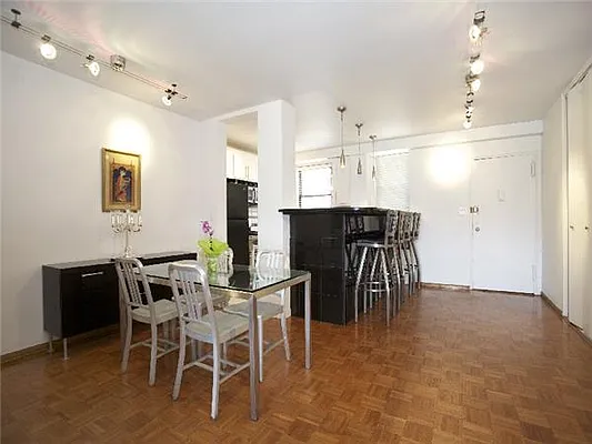 Sold by Exclusive Properties Sotheby's International Realty | media 34