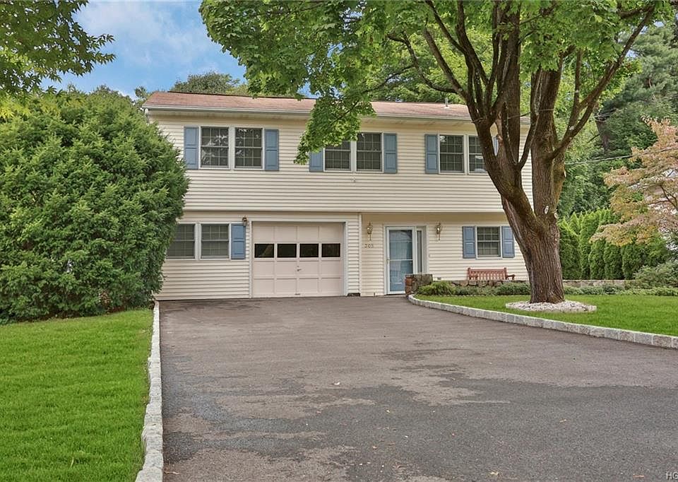 1st image of 305 Tuxedo Pl