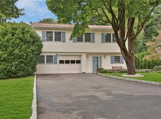 305 Tuxedo Pl, Hawthorne, NY 10532