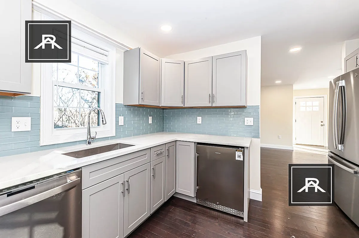 5 bed, 5.0 bath, 2140 sqft, $6,900 — Photo 4