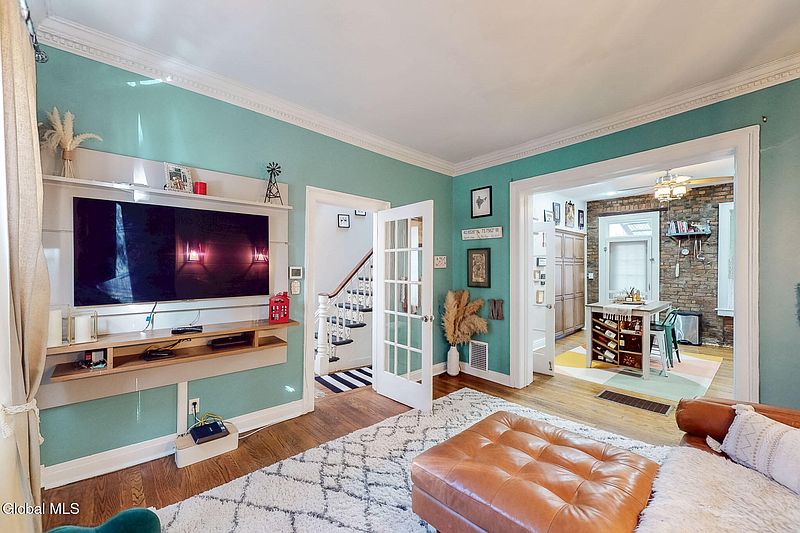 3rd image of 215 Jay Street