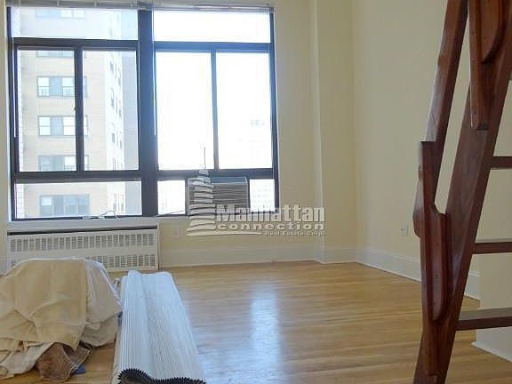 2nd image of 1 Astor Pl APT 8A