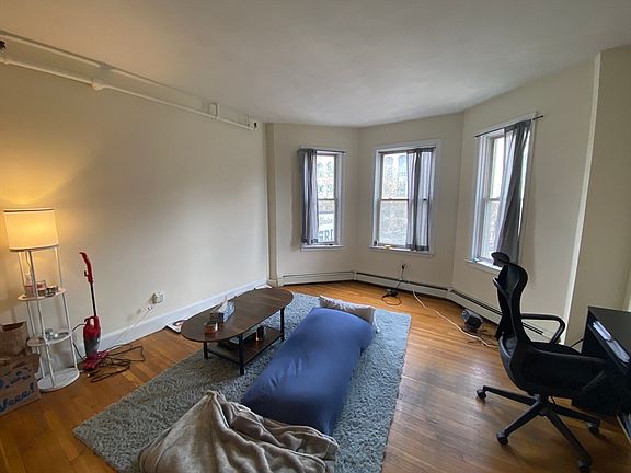 4th image of 712 Commonwealth Ave #2