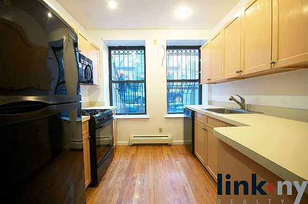 Rented by Link NY Realty | media 25