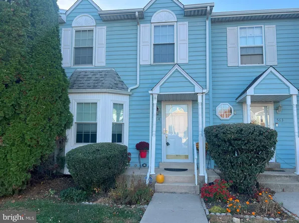 564 Applewood Ct, Upper Chichester, PA 19014