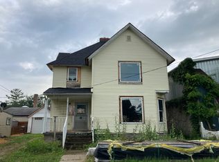 202 S Elm St, Three Oaks, MI 49128