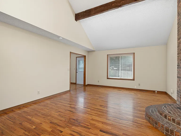 3749 N Pickwick Ave — Photo 24