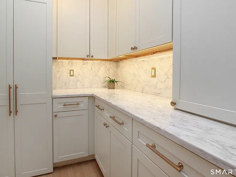 13 Sunnyside Ave — Photo 6