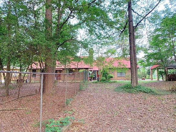 3rd image of 835 Columbia Road 13