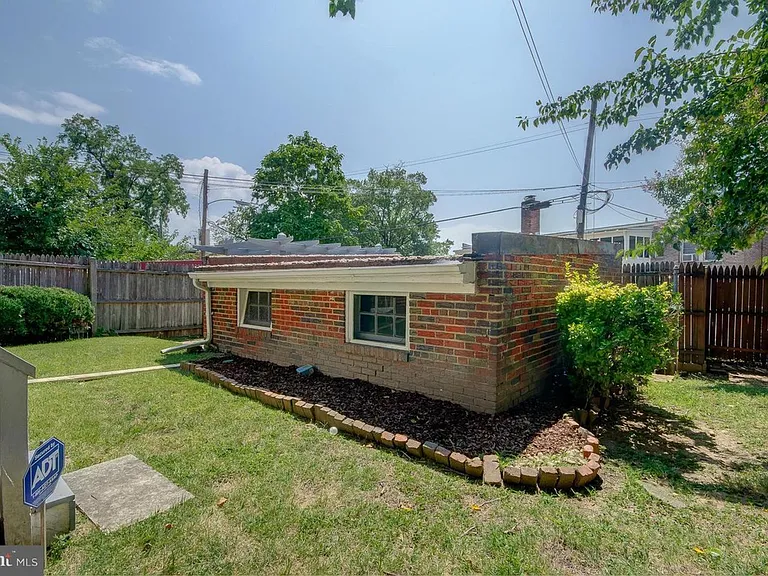 616 Nicholson St NW — Photo 22