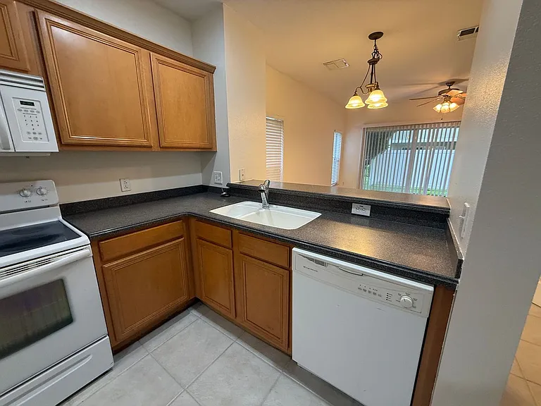 8511 Trail Wind Dr — Photo 5