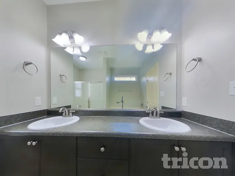 1422 Collins Dr — Photo 10
