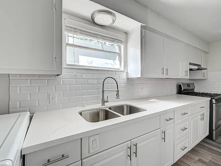 2420 McDuffie St — Photo 6