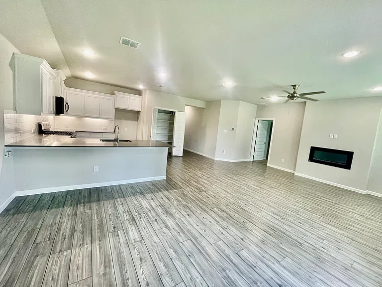 525 Ardsley Ln — Photo 35