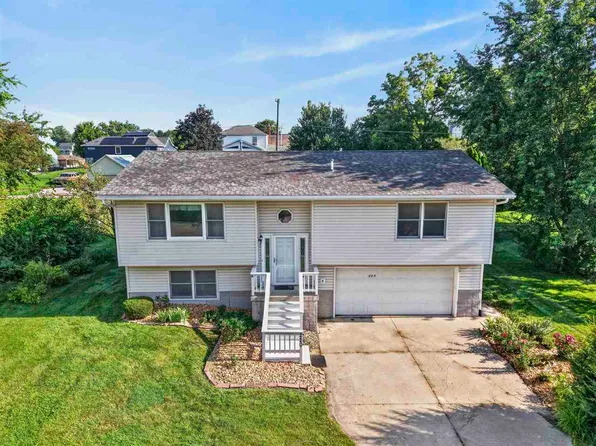 220 W Main St, Oxford, IA 52322