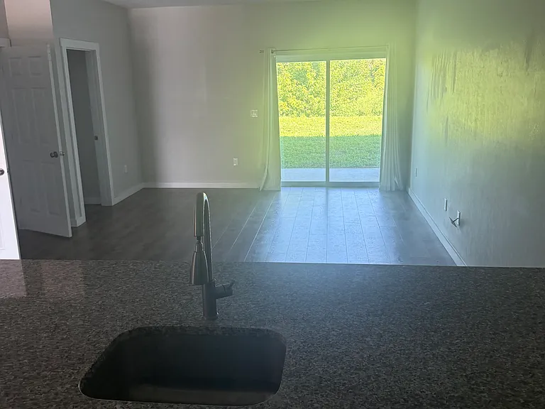 1514 Gary Ln — Photo 4