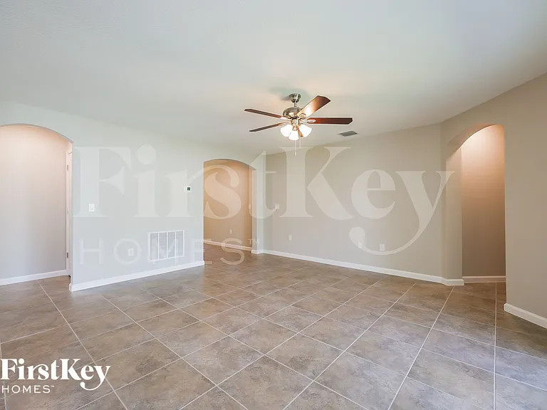 623 Lindbergh Way — Photo 4