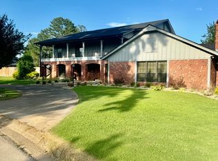 302 Manchester Dr, Idabel, OK 74745