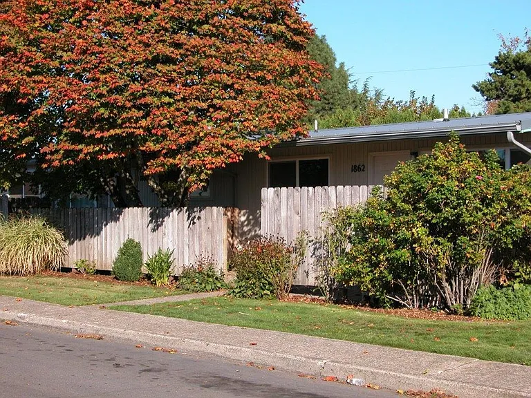 007-Garden Apartments — Photo 9